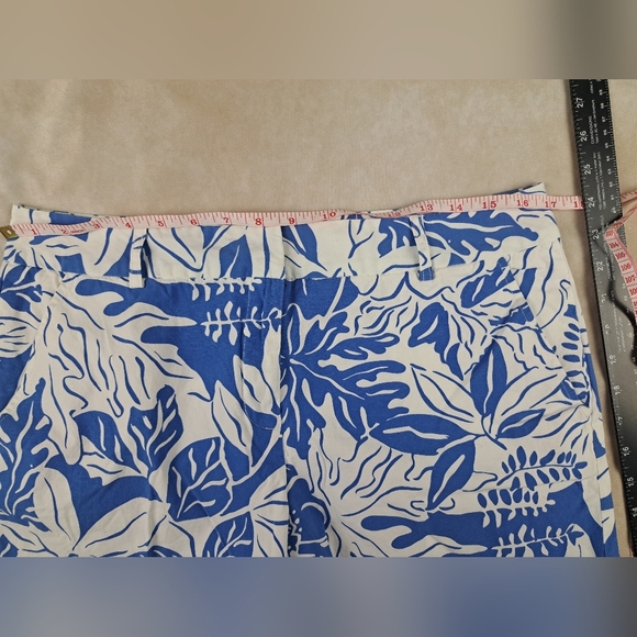 J.McLaughlin 7" Shorts White Blue Tropical Floral Print Pockets Golf Size 12 - Picture 7 of 9